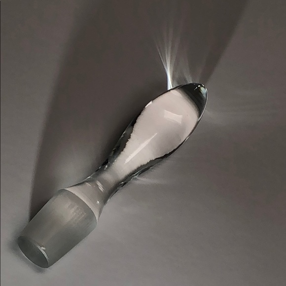 Crystal wine bottle stopper with etched bottom - Picture 6 of 12